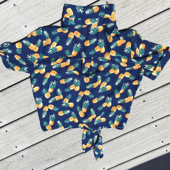 Pair of Retro/Pinup Style Tie Front Tops - Picture 5 of 9